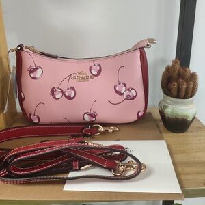 Coach Teri shoulder bag Pink Cherry